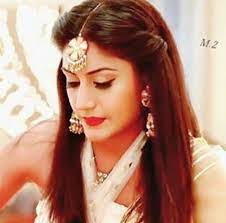 Pin By Parba Praba On Ishqbaazo Ki Ishqbaaziyan Surbhi Chandna Easy Hairdos Legs Mehndi Design