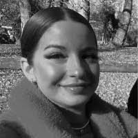 Robyn Rankin's Instagram, Twitter & Facebook