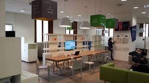 In 1992, due to legge amato, the banking operation and the ownership were separated into a società per azioni and banking foundation ente cassa di risparmio di firenze. Banca Cr Firenze Restyling Della Filiale Di Pisa Toscana24