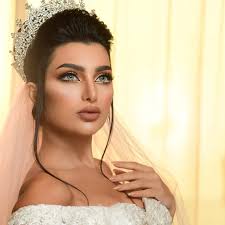 See the prettiest topknots, ponytails, tousled waves and fishtail. Fancy Bridal Hairstyle Arabia Weddings