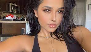Bastó una publicación de instagram para que los fans de la cantante de mayores cayeran rendidos ante la belleza de stephanie gomez. Becky G Stephanie Gomez La Hermana De La Cantante Se Roba La Atencion De Fans En Instagram Off Side Depor
