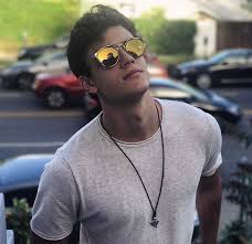 Pin By Saulo Henrique Souto On The Academy The Ghost Bird Series Cute White Boys Photography Poses For Men Guys
