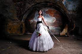 Hey alle nach unserer hochzeit waren wir nicht völlig mit unserem bilder von nick und ich begeistert wir rannten aus der zeit, sie zu nehmen und es einfach nicht viele optionen zur auswahl. Trash The Dress 50 Ausgefallene Ideen Tipps Inspirationen