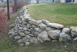 Glacial Limestone Boulder Retaining Wall Gartenideen Wege Treppen Mondtore Gartentore Ruinen Und Gartenmauern Garten Garten Ideen Und Gartenmauern