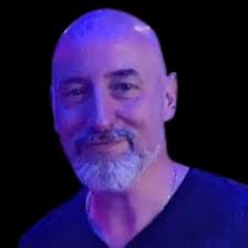 🚀 Et si je vous disais que quelques packshots suffisent pour lancer la  campagne dont vous rêvez ? Aujourd'hui, grâce à l'IA et à notre direction  créative,