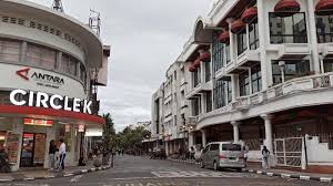 Application for job experience certificate : Foto Foto Sepinya Jalan Braga Bandung Menjelang Tahun Baru Biasanya Ramai Kini Seperti Kota Mati Tribun Jabar