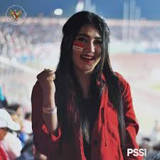 Tongkat dan tali itulah senjatanya. Yel Yel Via Vallen Featuring Indonesia Halaman 1 Kompasiana Com