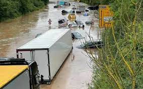 It flows through the foothills of the eifel, and joins the lower rhine. Nhgfq Yanmfwcm