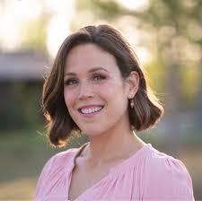 Amy Varona's Instagram, Twitter & Facebook