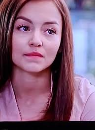 Just watched Lauren Graham in Bad Santa as "Mrs. Santa's Sister" lol