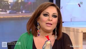 Η σοφία μουτίδου, αναμφίβολα, είναι μία γυναίκα που έχει αποδείξει ότι δεν έχει κόμπλεξ και δε διστάζει να δείξει και να πει ό,τι θέλει. Sofia Moytidoy Exasa Th Mhtera Moy Poly Mikrh An Zoyse Pisteyw Oti 8a Znews