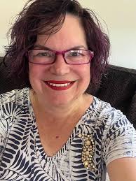 LOVE YOURSELF SUNDAYS Instagram is stressful. It's so serious over here..  🫡 F that.. be freeeee.. LOOSEN UUUUPPP.. looking perfect is for lames…  Those are my wrinkled eyes and dark lips… my