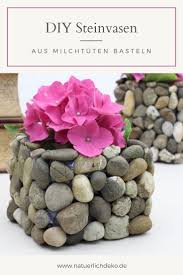 Milchtuten Diy Blumenvasen Mit Steinen Naturlich Deko In 2020 Basteln Basteln Mit Steinen Basteln Mit Naturmaterialien