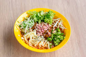 Stalls offer thai, vietnamese, chinese, korean and japanese foods including bento boxes and sushi, ramen. Food Guide To What To Eat In New World Park Food Court Crisp Of Life