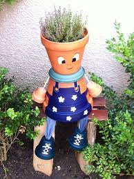Retrouvez notre produit de loisir créatif kits du petit jardinier : Un Jardinier En Pot De Terre Pot De Fleurs Creations De Pots En Argile Projets De Pots D Argile