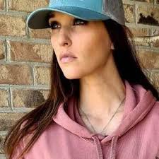 Dani Tyler (@starbuck525)