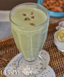 Smoothie banane et dattes, jus de fruits maison clémentines banane gingembre milk shake banane et dattes après le lait de dattes, voici une boisson rafraichissante à base de bananes (bien mûres), dattes parfumée à la fleur d'oranger. Jus D Avocat Facile A La Marocaine Amour De Cuisine