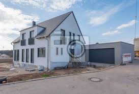 Einfamilienhaus in der region ostschweiz. Neubau Einfamilienhaus Mit Garage Fototapete Fototapeten Carport Idylle Neubau Myloview De