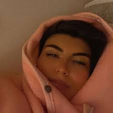 Abigail Navarro's Instagram, Twitter & Facebook