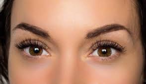 Want to know the best eyelash extensions for every eye shape? The Reverse Cat Eye