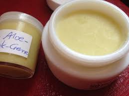 Es hilft, das auftreten von feinen linien/falten zu. Gesunde Aloe Vera Creme Selber Herstellen Mit Natursalzsole Und Ohne Chemie Youtube