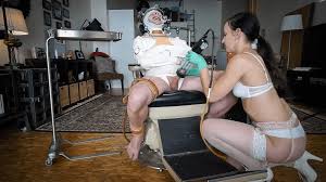 ▷ Elise Graves in Strange Hobbies at the Dentist (Photo 11) | Kink Partners