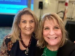 Kimberly Lear's Instagram, Twitter & Facebook