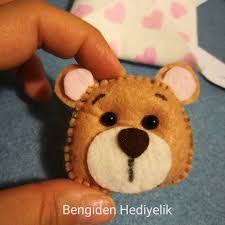33 Begenme 1 Yorum Instagram Da Bengi Ayhan Bengidenhediyelik Mini Mini Bir Kafa Ile Yeni Modellere Devam Kece Kecemagnet Cal Felt Crafts Felt Teddy