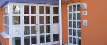 Mir Gefallt Die Tur Die Dieses Haus Hat Meine Schwester Denkt Daruber Nach Ihr Haus Zu Renovieren Ich Weiss Dass Sie Eine Neue H In 2020 Architektur Turbander Haus