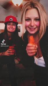 Sarah Hyer's Instagram, Twitter & Facebook