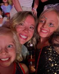 I had the absolute best time fangirling with my little swifties 🫶🏻 It  felt extra special to “travel home” for it. No one does it like NOLA!  Special shout out to @bridget_cloud