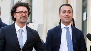 Pensiero legittimo e non così isolato. Chi E Danilo Toninelli Biografia Del Ministro 5 Stelle Ai Trasporti