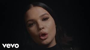 Lola Young returns with powerful new single 'Ruin My Makeup'