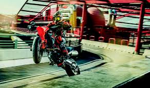The revised chassis and styling are rebooting supermoto for the road, the ktm 690 smc r returns in 2019 and takes the ktm ready. 2021 Ktm 690 Enduro R And Ktm 690 Smc R To Hit North American Dealers In December Motorcycle Com News