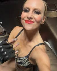 Lesley Greer (@moonchild.movement) • Threads, Say more