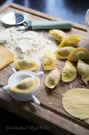 Hausgemachte Vegetarische Ravioli Mit Pilz Ricotta Petersilien Fullung Zimtkeksundapfeltarte Com Ravioli Fullung Rezept Ravioli Ricotta