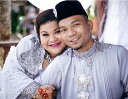 Semoga ada jalan penyelesaian yang tidak melibatkan penceraian dapat dicapai oleh pasangan suami isteri ini. Syanie Tak Dapat Bertahan Dengan Perangainya Cerai 23 Februari Lalu