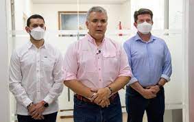 Entre tanto, el canciller colombiano, carlos holmes trujillo, desveló que desde hace varios meses se adelantan investigaciones de inteligencia sobre posibles atentados contra la vida del presidente. X9 Ybm6ssy B M