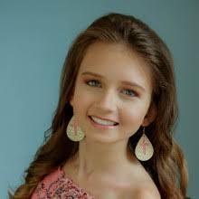 Abby Sanders's Instagram, Twitter & Facebook