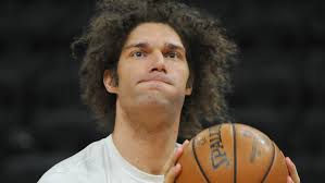 Robin Lopez signing with Milwaukee Bucks, reunites with brother Brook