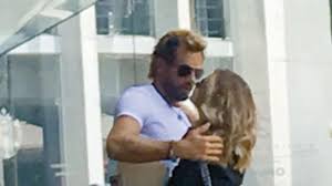 Después de que tanto irina baeva como gabriel soto respondieron a la declaración de geraldine en la que narró cómo es que se dio cuenta de que su exesposo le era infiel, la polémica parece no haber acabado, pues ahora la señora rosalba ortiz, mamá de geraldine bazán, sale en su defensa y. Geraldine Bazan And Gabriel Soto Divorced Amidst Tears Shows