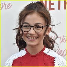 Anna Cathcart Opens Up About Her Real Life Sisterhood She Gained With Lana  Condor & Janel Parrish