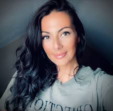 Michele Sexton's Instagram, Twitter & Facebook