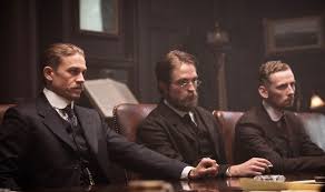 1925, ο συνταγματάρχης πέρσι φόουσετ μπαίνει στην αφιλόξενη περιοχή του αμαζονίου για να βρει έναν αρχαίο πολιτισμό, ελπίζοντας ότι θα πετύχει μία από τις σημαντικότερες ανακαλύψεις στην ιστορία. The Lost City Of Z H Xamenh Polh Toy Z Kritikh Periodiko Move It