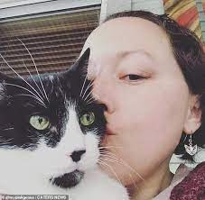 And there is a story on the quora.com website which supports this argument. Woman S Cat Saved Her Life By Detecting Breast Cancer Baba Ki Vani