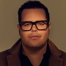 This is the BEST part of social media. I can't imagine any other way where  someone could "cold call" @stephenking, he picks up the phone and answers a  question of a newbie