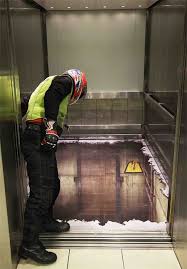 Bottomless Elevator 3d Illusion Optical Illusions Art Pavement Art Sidewalk Art