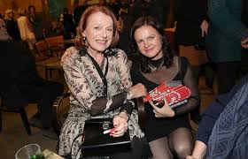Čerstvá jubilantka iva janžurová (75) má velký důvod k oslavě. Vsechny Tri Zase Pohromade Iva Janzurova Se Po Delsi Dobe Ukazala Po Boku Svych Dcer Super Cz