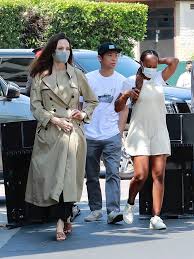The actor revealed how zahara experienced medical bias. Angelina Jolie Shops With Zahara 16 Pax 17 Amidst Buzz She Could Be Dating The Weeknd Newsbinding