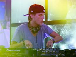 Avicii avea cea mai căutată melodie de pe shazam din toate timpurile. Dj Ul Avicii A Murit Artistul De 28 De Ani A Fost Gasit Decedat